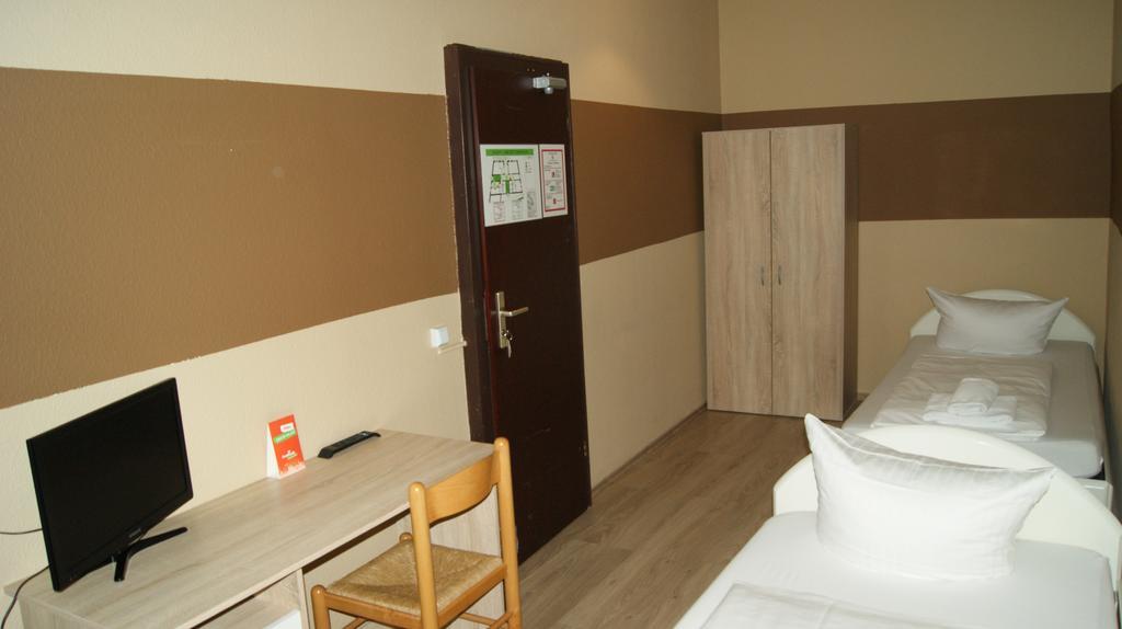 Hotel Pension Eberty Berlin Exterior photo